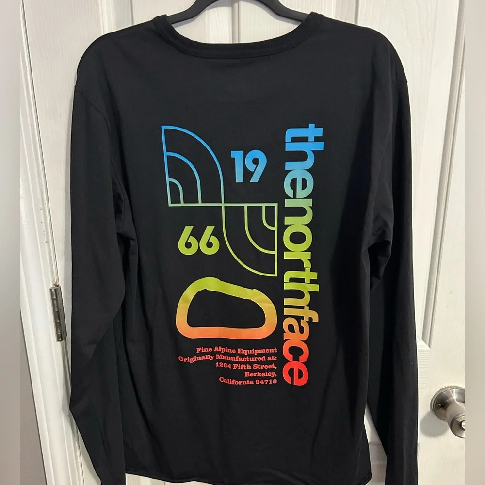 The North Face Retro Rainbow Himalayan Bottle Source Tee Size M